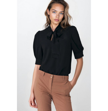 Elegancka czarna bluzka z wiązaniem na dekolcie B170 Black - Nife