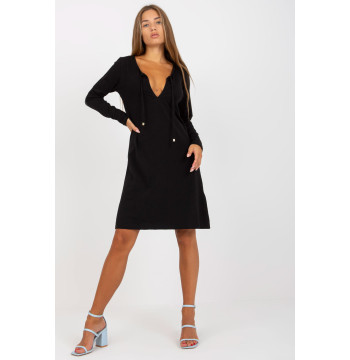Sukienka Model RV-SK-8054.46P Black - Rue Paris