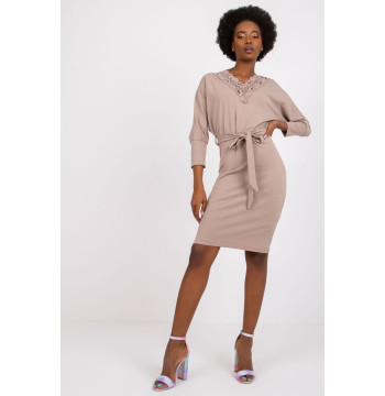 Sukienka Model RV-SK-7552.21 Dark Beige - Rue Paris