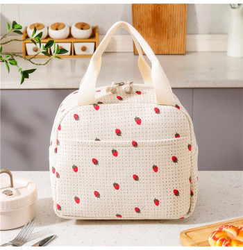 Torba termiczna do przenoszenia żywności LUNCH BOX truskawki 26x21x18cm PJM42